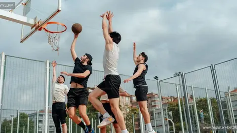 泰山逆转梅州4-3，泽卡连续进球杨超声倒钩致胜