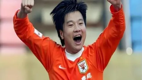 “丁彦雨航成为广州队‘四字外援’，携手郭艾伦竞技，九派新闻独家报道。”